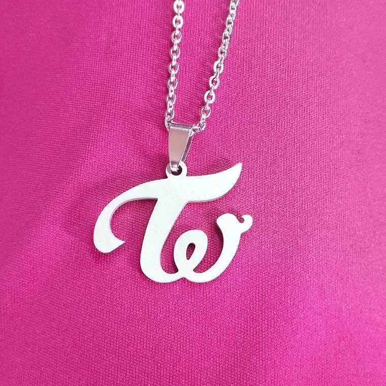 Twice قلائد فرقة