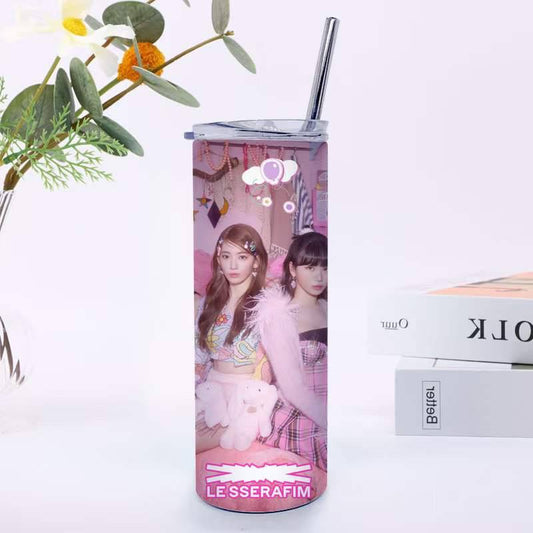 LE SEERAFIM مطارة فرقة